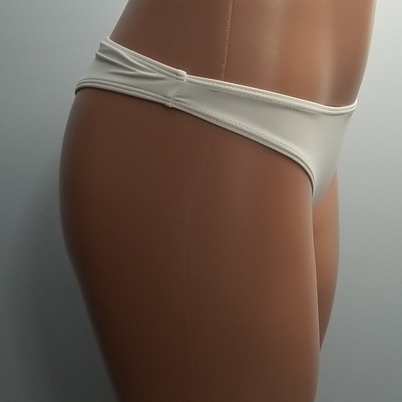 🤑FOR BUNDLES ONLY🤑MISSGUIDED SWIM BIKINI BOTTOM - Picture 2 of 5